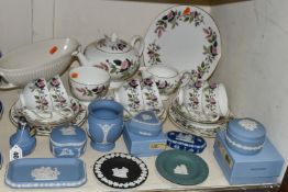 A GROUP OF WEDGWOOD TEA AND GIFT WARES, to include a twenty two piece Wedgwood Hathaway Rose tea set