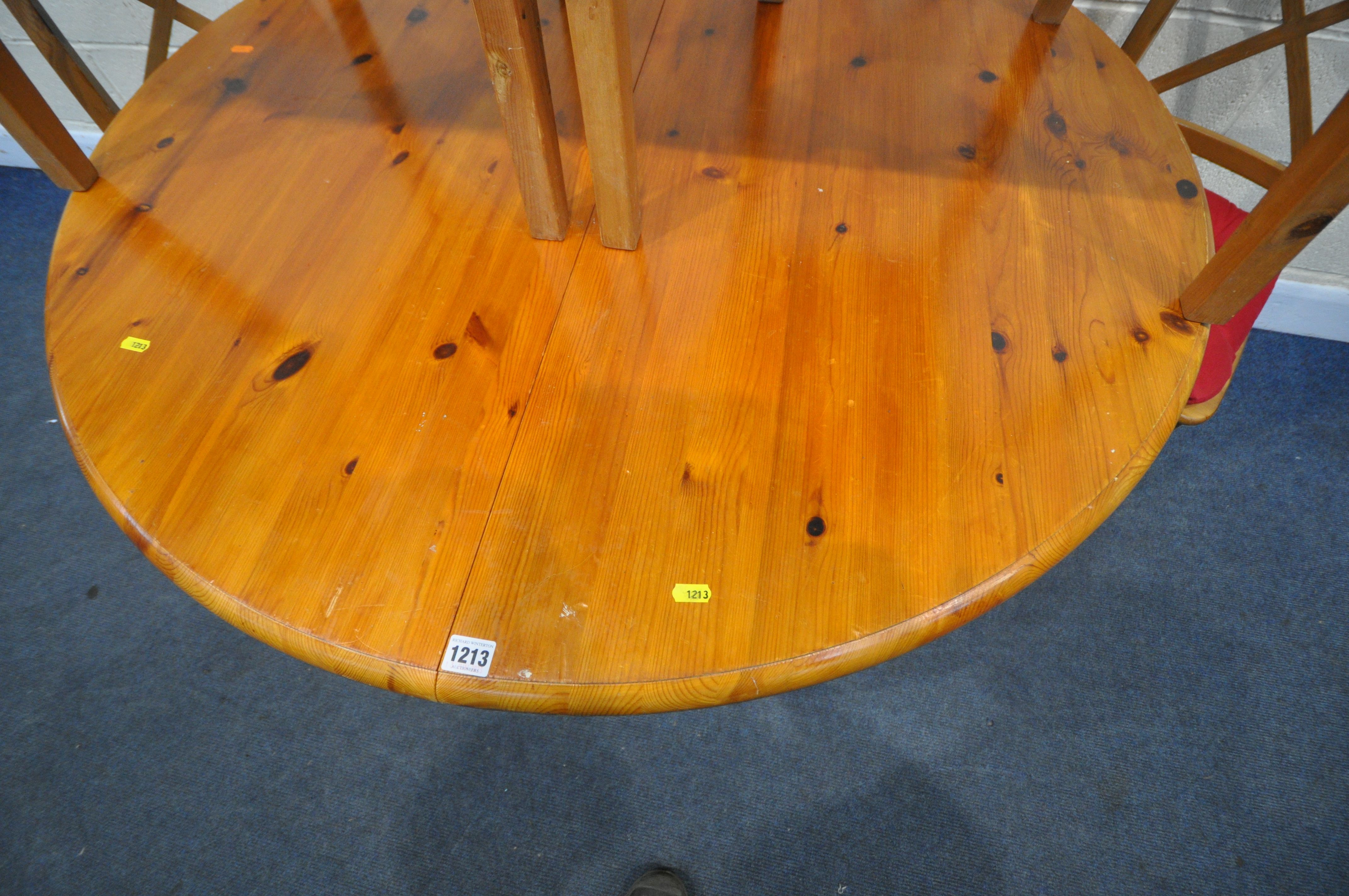 A MODERN PINE CIRCULAR EXTENDING KITCHEN TABLE, diameter 118cm x height 75cm, four chairs to include - Image 2 of 3