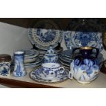 A GROUP OF ENGLISH AND CONTINENTAL BLUE AND WHITE CERAMICS, to include a Doulton Burslem twin