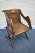 AN EARLY 20TH CENTURY OAK GLASTONBURY CHAIR, with a brass presentation plaque reading J T Whittaker,