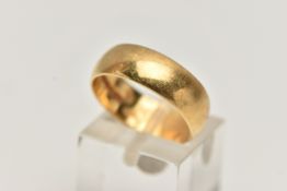 A POLISHED WIDE 18CT GOLD BAND RING, approximate band width 6.4mm, ring size leading edge O,