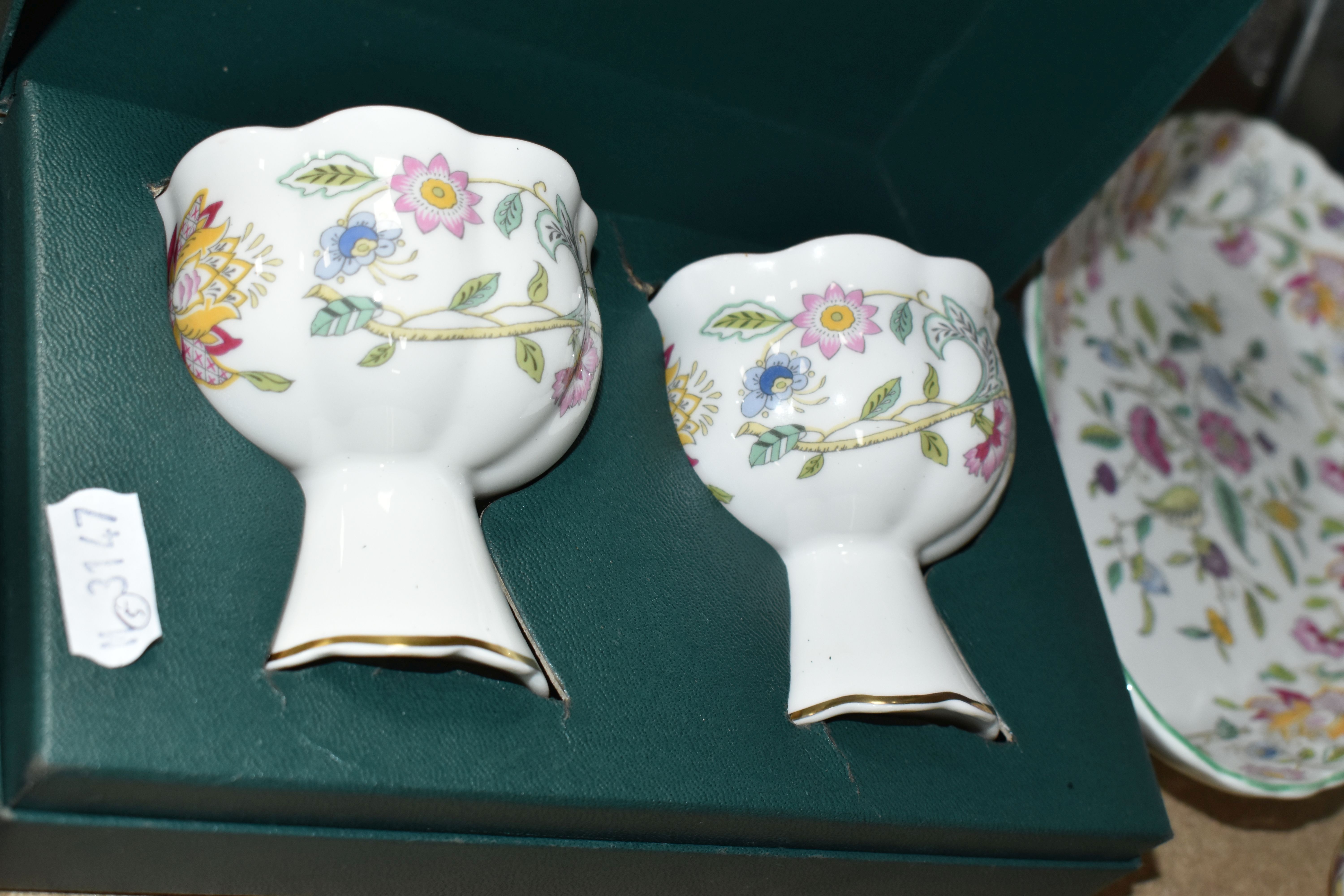 A GROUP OF MINTON 'HADDON HALL' PATTERN TEAWARE, comprising an oval trinket dish (marked as second - Image 4 of 5
