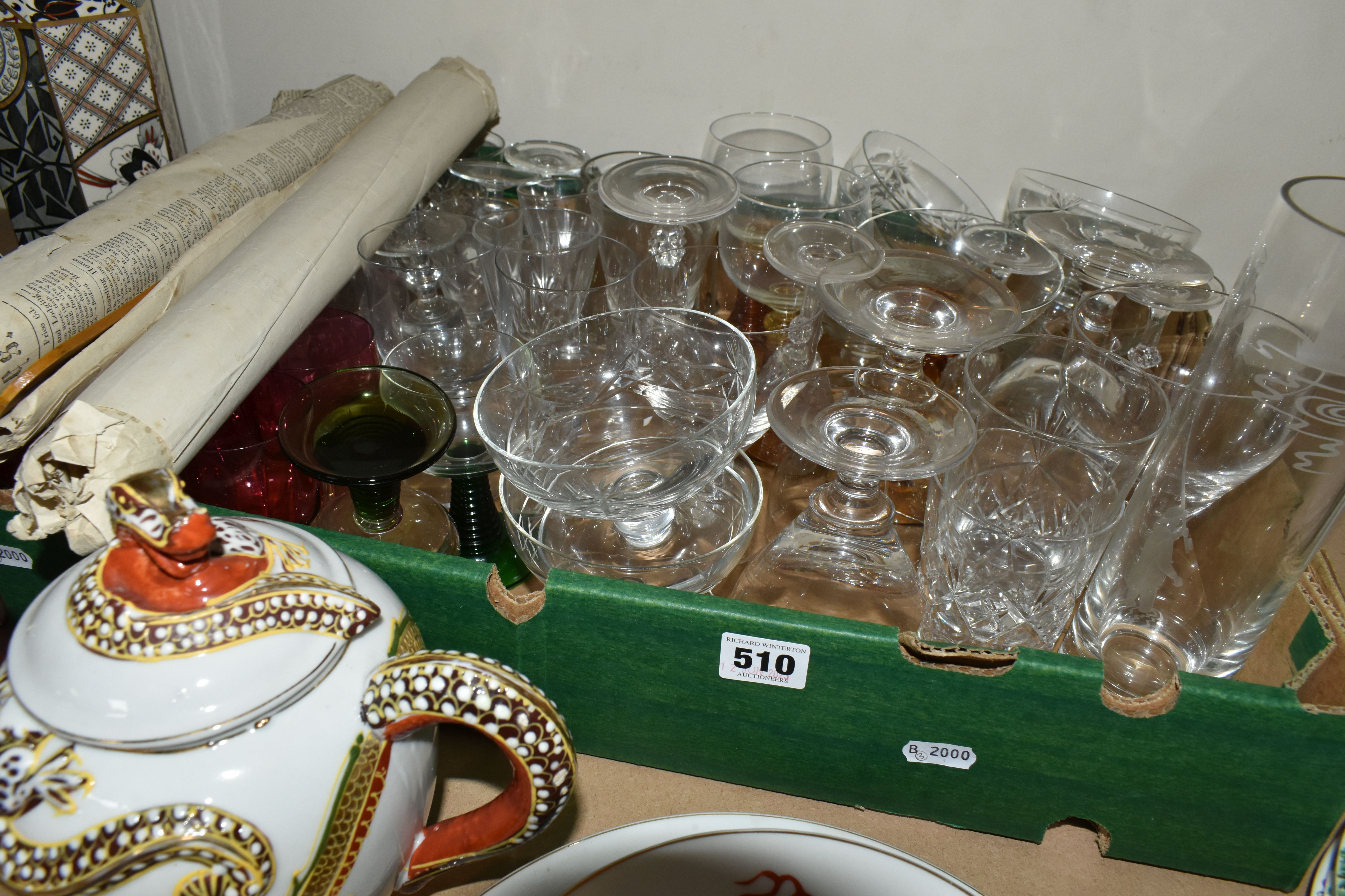 ONE BOX OF GLASSWARE AND ORIENTAL CERAMICS, to include a Caithness engraved clear glass vase with - Image 7 of 8