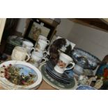 A GROUP OF BOXED COLLECTOR'S PLATES AND ROYAL COMMEMORATIVE MUGS, comprising eight mugs, a pair of