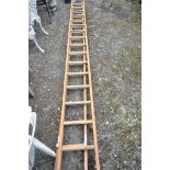 A WOODEN 32 RUNG EXTENSION LADDER, closed length 420cm (condition - appear to be only slightly used,