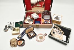 A BOX OF ASSORTED ITEMS, to include a fresh water pearl necklace, fitted with a yellow metal