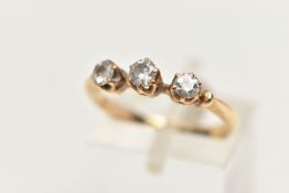 A EARLY 20TH CENTURY 18CT GOLD THREE STONE DIAMOND RING, three old cut diamonds prong set in