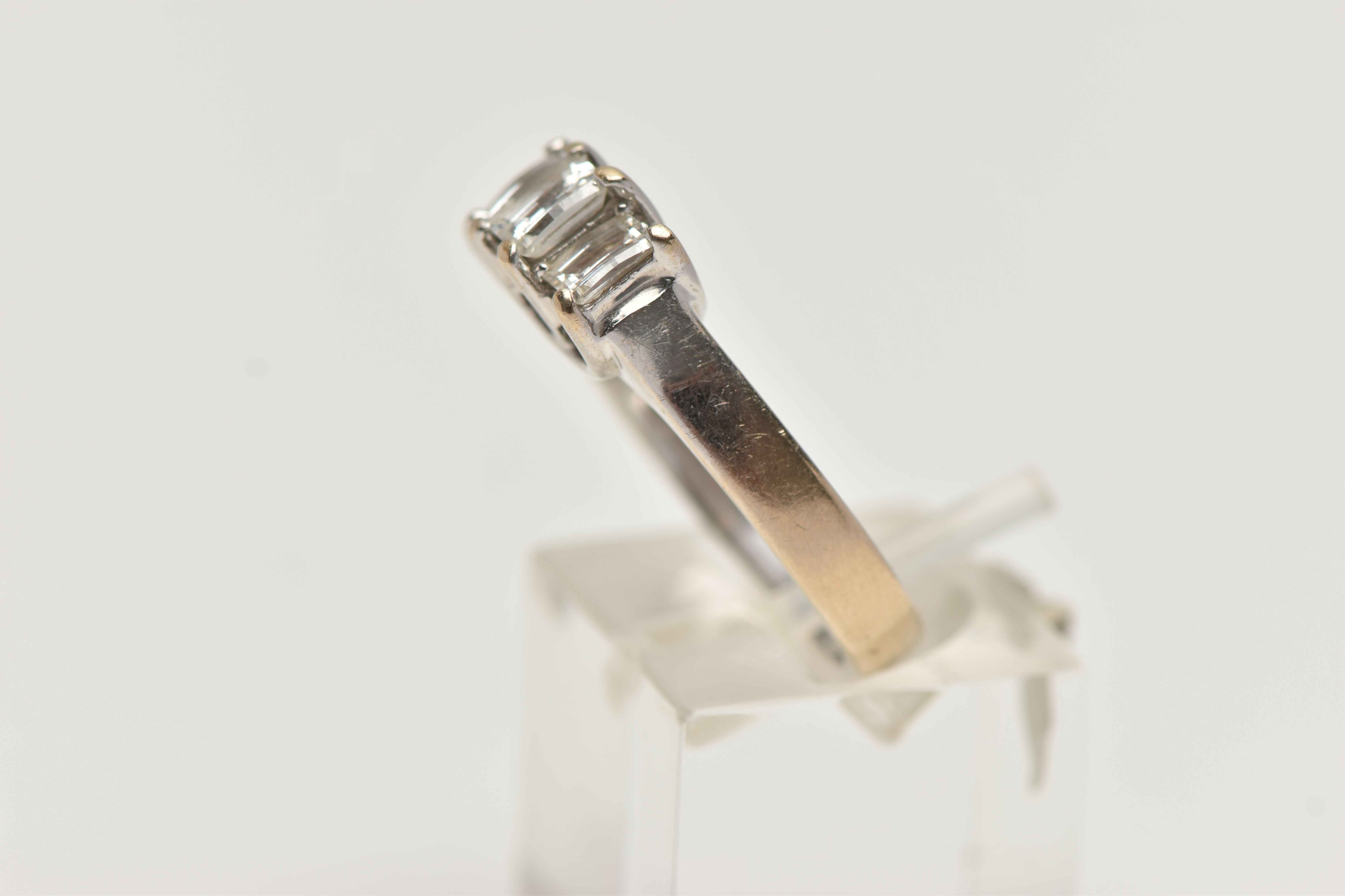 AN 18CT GOLD THREE STONE DIAMOND RING, the tiered design claw set with three millennium cut - Image 2 of 4