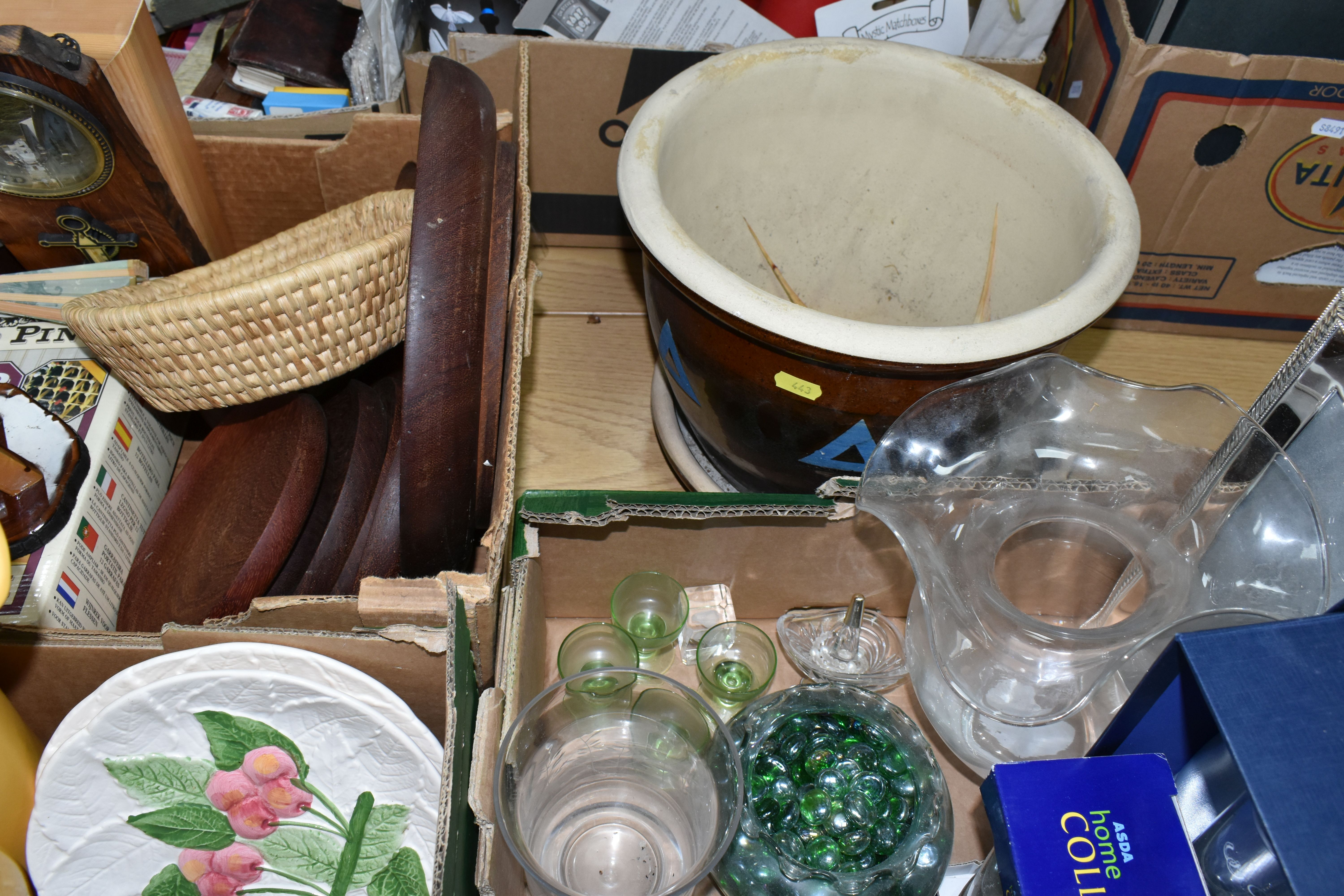 THREE BOXES AND LOOSE CERAMICS, GLASS AND SUNDRY ITEMS, to include a boxed Waterford Crystal ' - Image 5 of 7