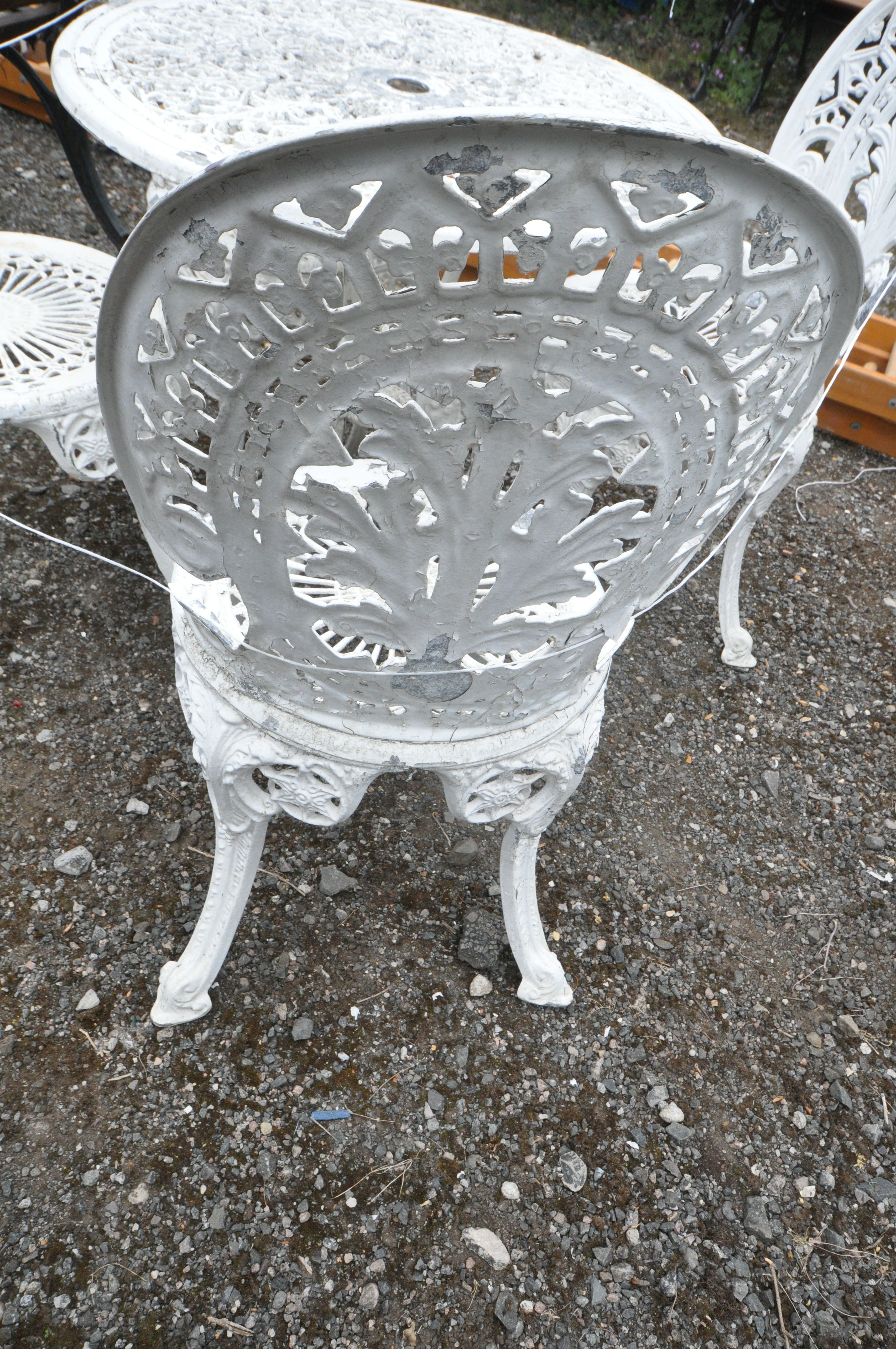 A WHITE PAINTED CAST ALUMINIUM CIRCULAR GARDEN TABLE, diameter 69cm x height 66cm, along with four - Image 4 of 4