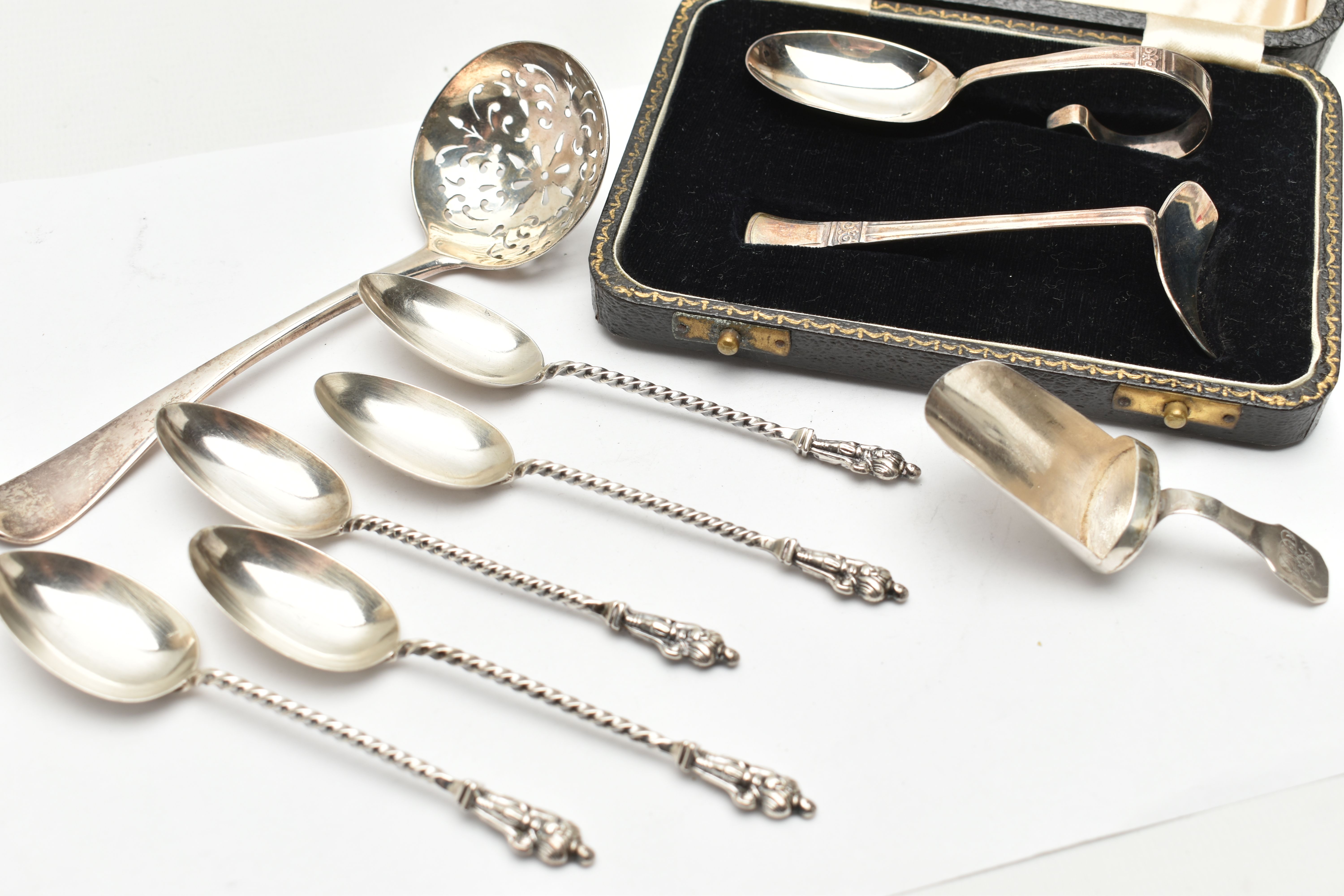 A SMALL PARCEL OF 19TH AND 20TH CENTURY CASED AND LOOSE FLATWARE, comprising a George III Fiddle - Image 2 of 2
