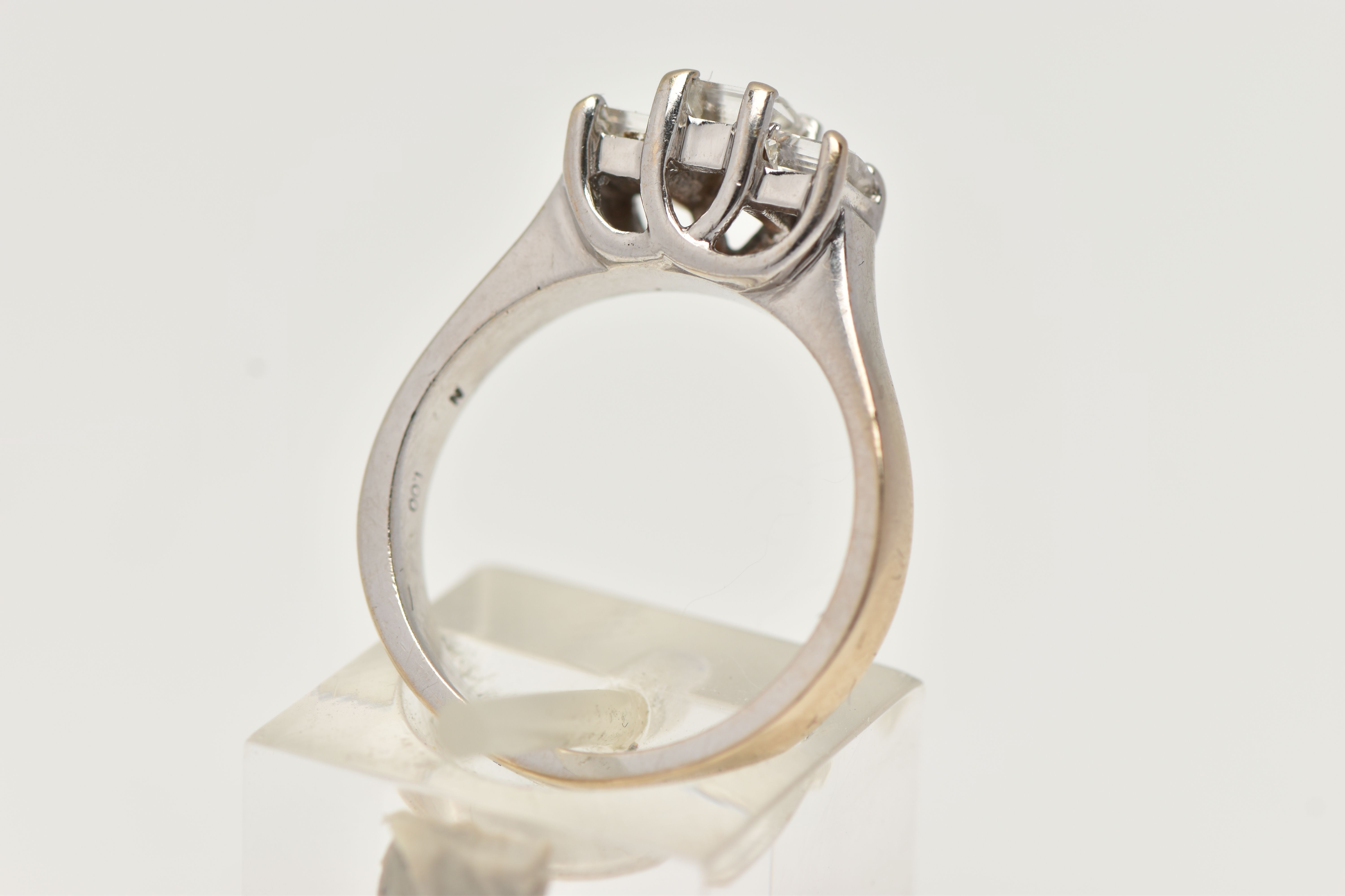 AN 18CT GOLD THREE STONE DIAMOND RING, the tiered design claw set with three millennium cut - Image 3 of 4