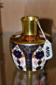 A ROYAL CROWN DERBY 1128 OLD IMARI VASE, solid gold band, date cypher 1983 (1) (Condition report: