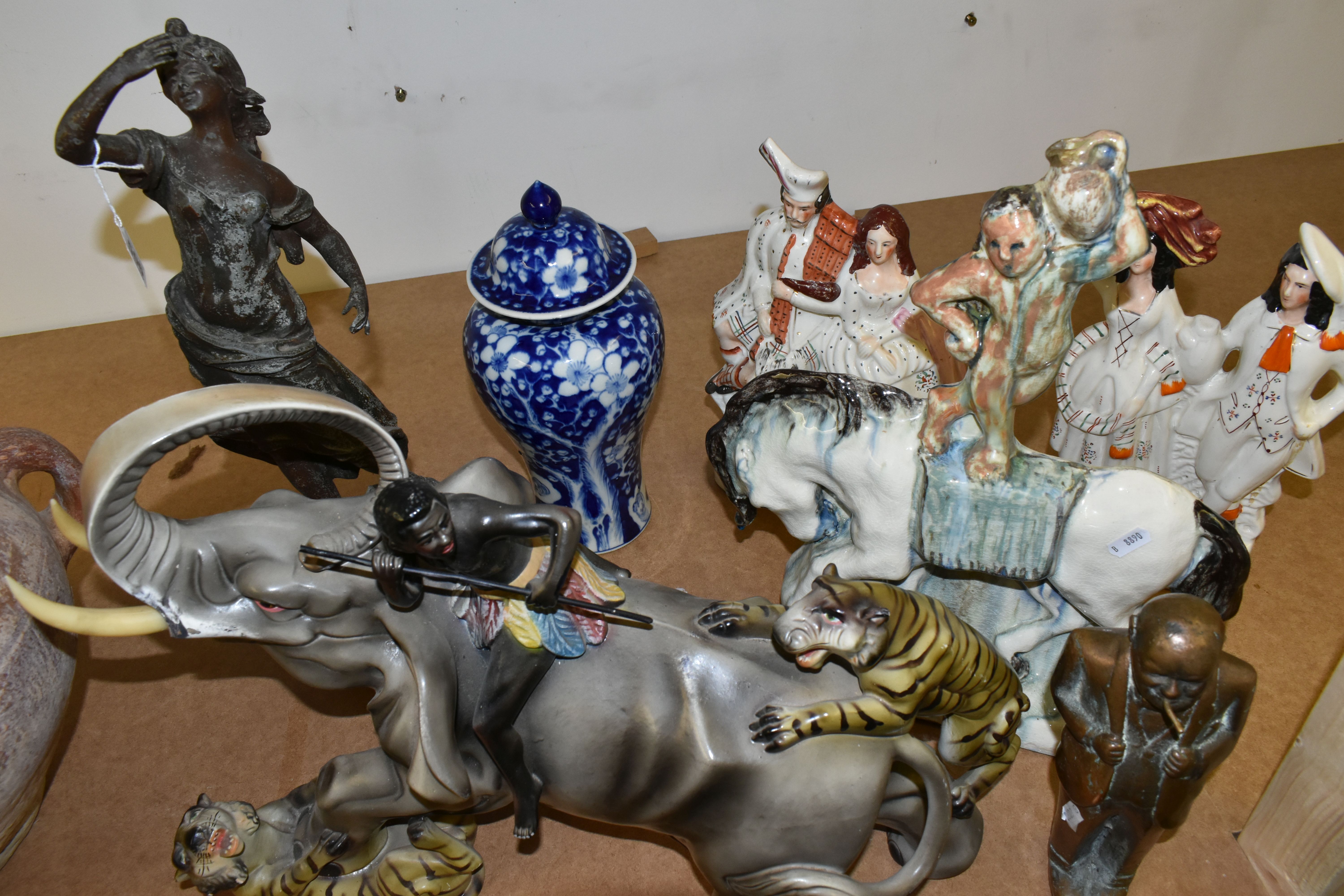 A GROUP OF FIGURES AND CERAMICS, to include a solid bronze sculpture of Sir Winston Churchill - Image 4 of 8