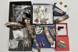 AN ASSORTMENT OF SILVER AND WHITE METAL JEWELLERY, to include a late Victorian hinged bangle with