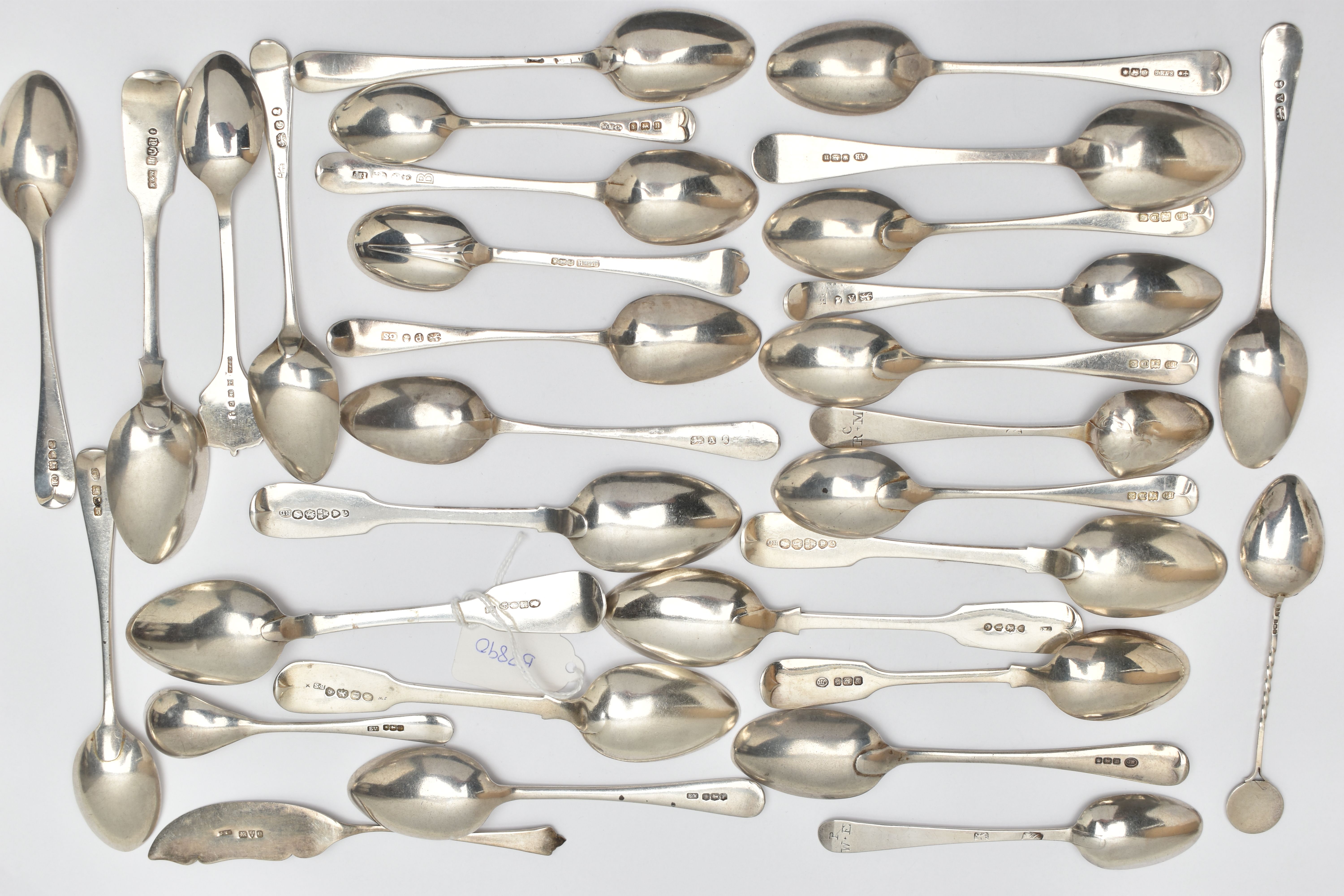 A BAG OF ASSORTED 18TH, 19TH AND 20TH CENTURY SILVER TEASPOONS AND A BUTTER KNIFE, various patterns, - Image 6 of 10