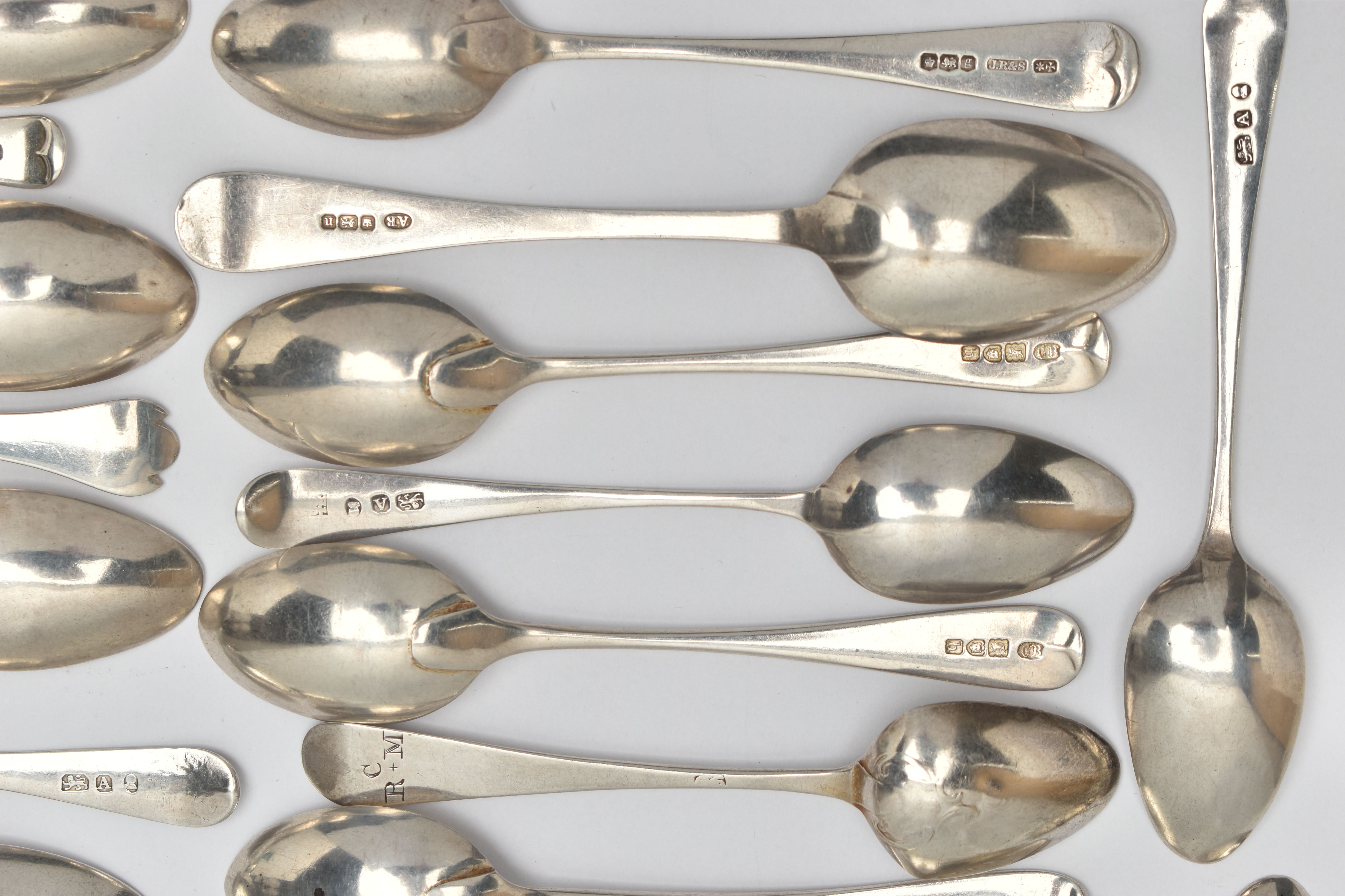 A BAG OF ASSORTED 18TH, 19TH AND 20TH CENTURY SILVER TEASPOONS AND A BUTTER KNIFE, various patterns, - Image 8 of 10