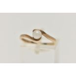 A 9CT GOLD CULTURED PEARL RING, single cultured cream pearl, measuring approximately 4.5mm, cross