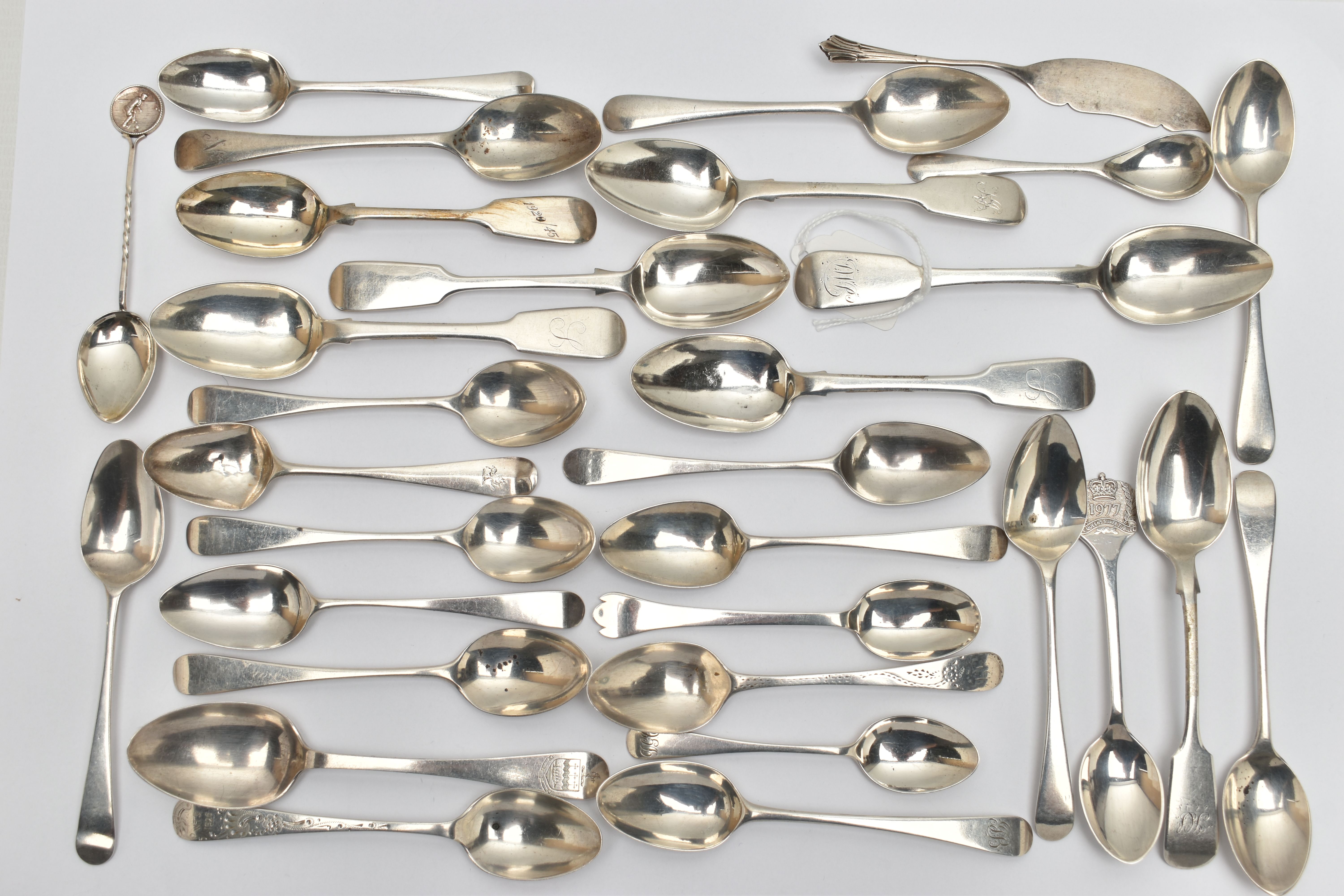 A BAG OF ASSORTED 18TH, 19TH AND 20TH CENTURY SILVER TEASPOONS AND A BUTTER KNIFE, various patterns,
