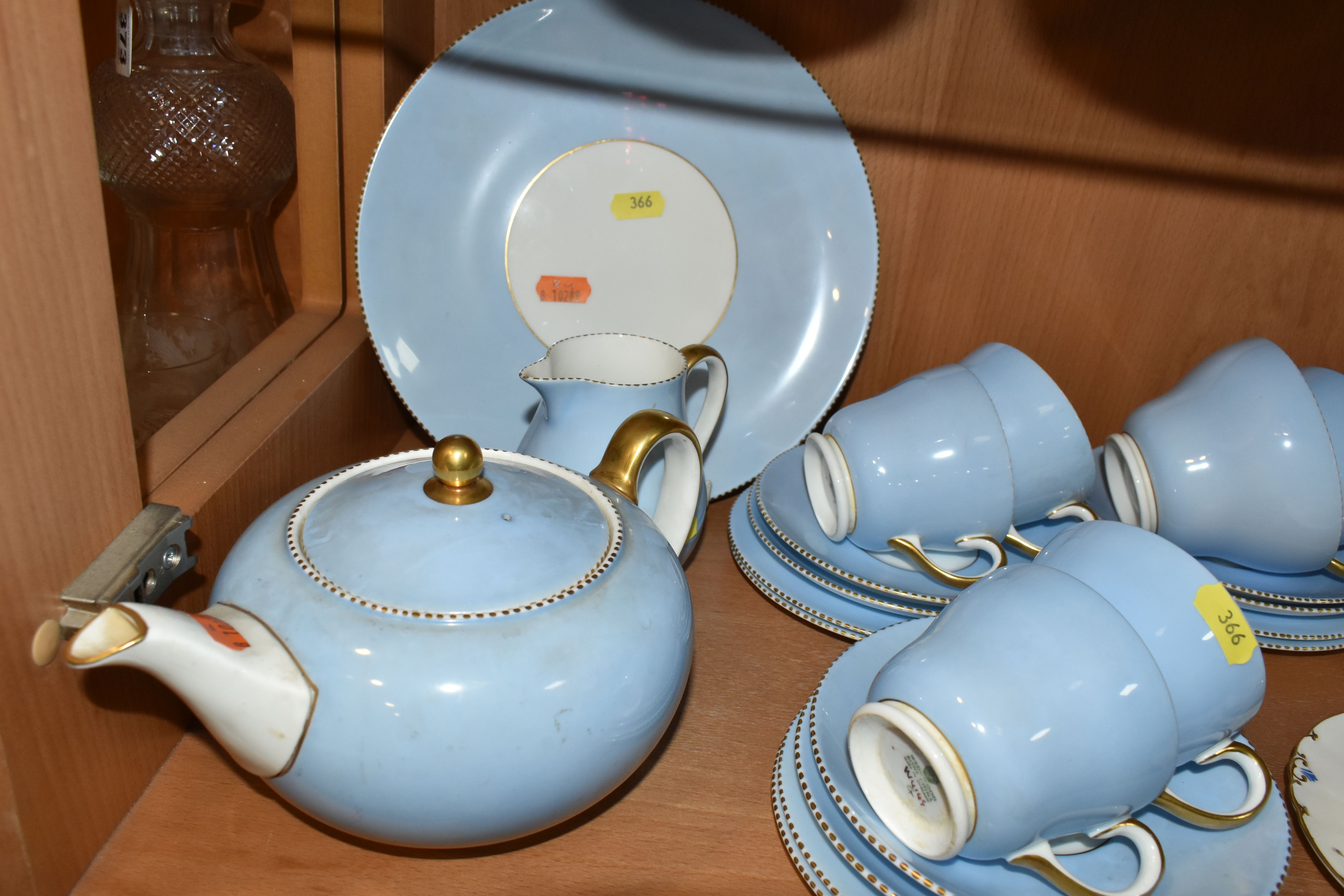 A COALPORT LADY 'PENELOPE', ELEVEN PIECES OF ROYAL CROWN DERBY 'DERBY POSIES' AND A WEDGWOOD BONE - Image 5 of 7