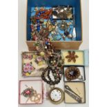 A BOX OF ASSORTED ITEMS, to include an AF yellow metal bar brooch set with an oval cut aquamarine