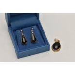 A PAIR OF 9CT GOLD AND JET EARRINGS AND PENDANT, a pair of pear shaped cabochon jet drop earrings,