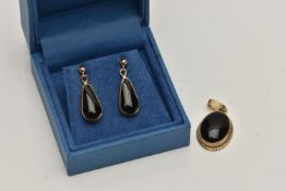 A PAIR OF 9CT GOLD AND JET EARRINGS AND PENDANT, a pair of pear shaped cabochon jet drop earrings,