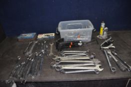 A TRAY CONTAINING AUTOMOTIVE TOOLS including Gedore, Draper, King Dick Tipco spanners, a set of 10