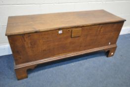 A REPRODUCTION OAK BLANKET CHEST/COFFER, on bracket feet, width 125cm x depth 42cm x height 53cm (