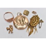 AN ASSORTMENT OF 9CT AND YELLOW METAL JEWELLERY, an AF rose gold signet ring with monogram