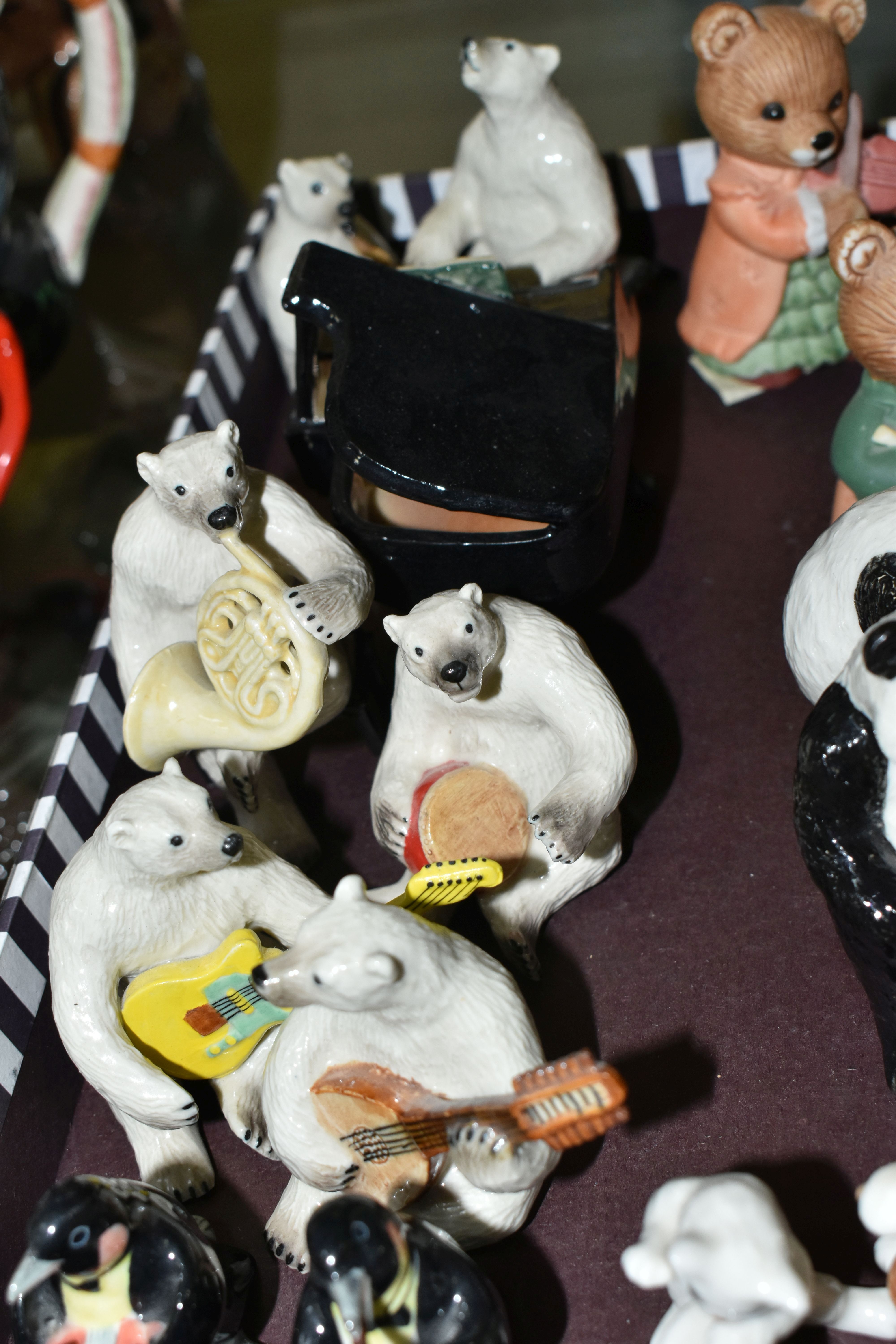 A TRAY OF MINIATURE CERAMIC ANIMAL MUSICIANS, comprising a six piece 'Penguin' band, ten piece ' - Image 6 of 12
