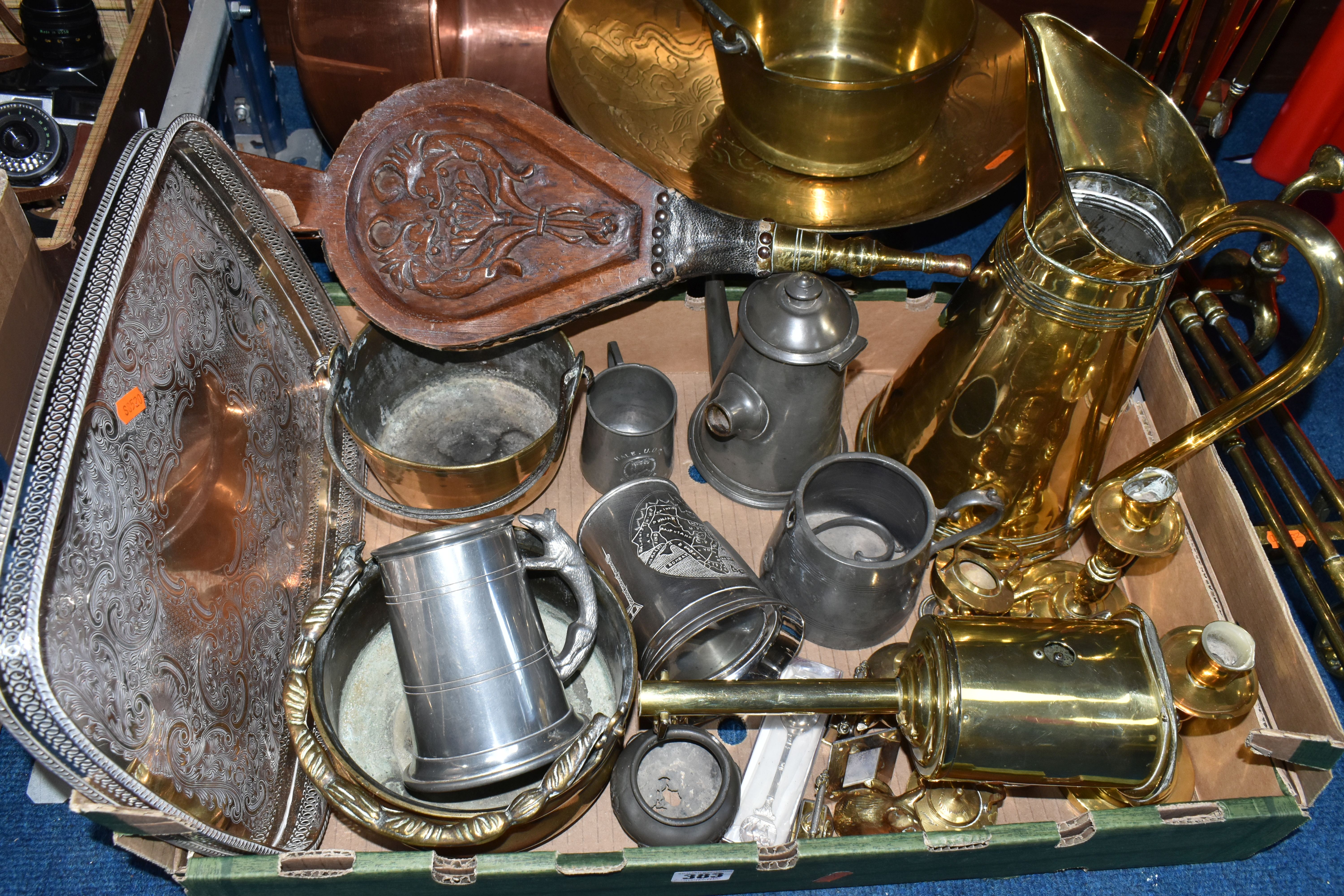 ONE BOX OF METAL WARE, to include a pair of carved mahogany bellows, three brass pans, a large - Image 4 of 7