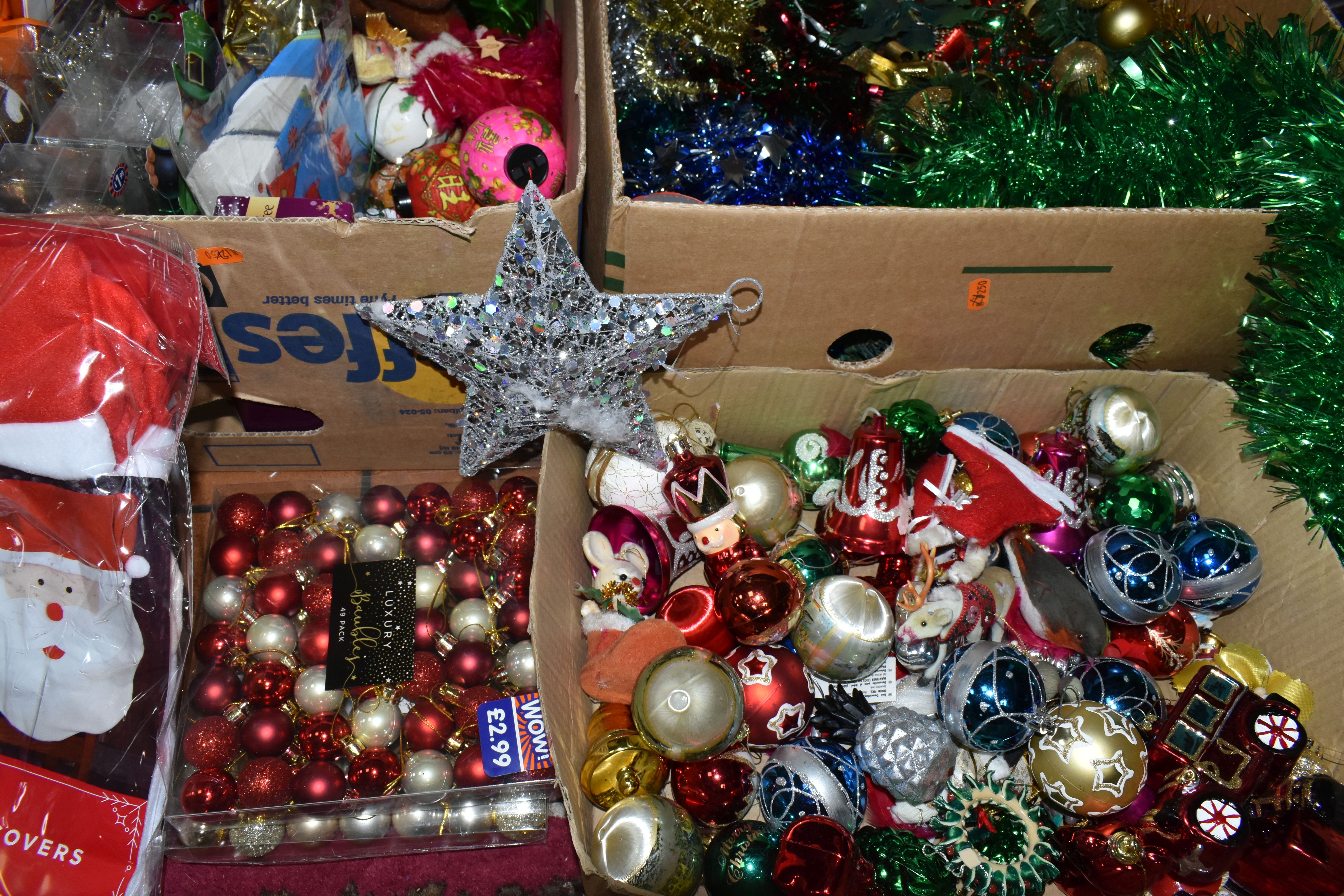 FIVE BOXES OF CHRISTMAS DECORATIONS, mainly modern/late twentieth century, some boxed or as new in - Image 2 of 7