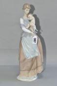 A LLADRO 'PEACEFUL MOMENT' FIGURE GROUP, depicting a mother and child, model no 6179, sculptor Marco