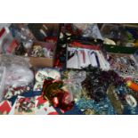 FIVE BOXES AND LOOSE MODERN CHRISTMAS DECORATIONS, comprising boxed and loose baubles and other