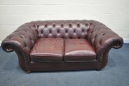 A LATE 20TH CENTURY BURGUNDY LEATHER TWO SEATER CHESTERFIELD SOFA, length 192cm x depth 105cm x