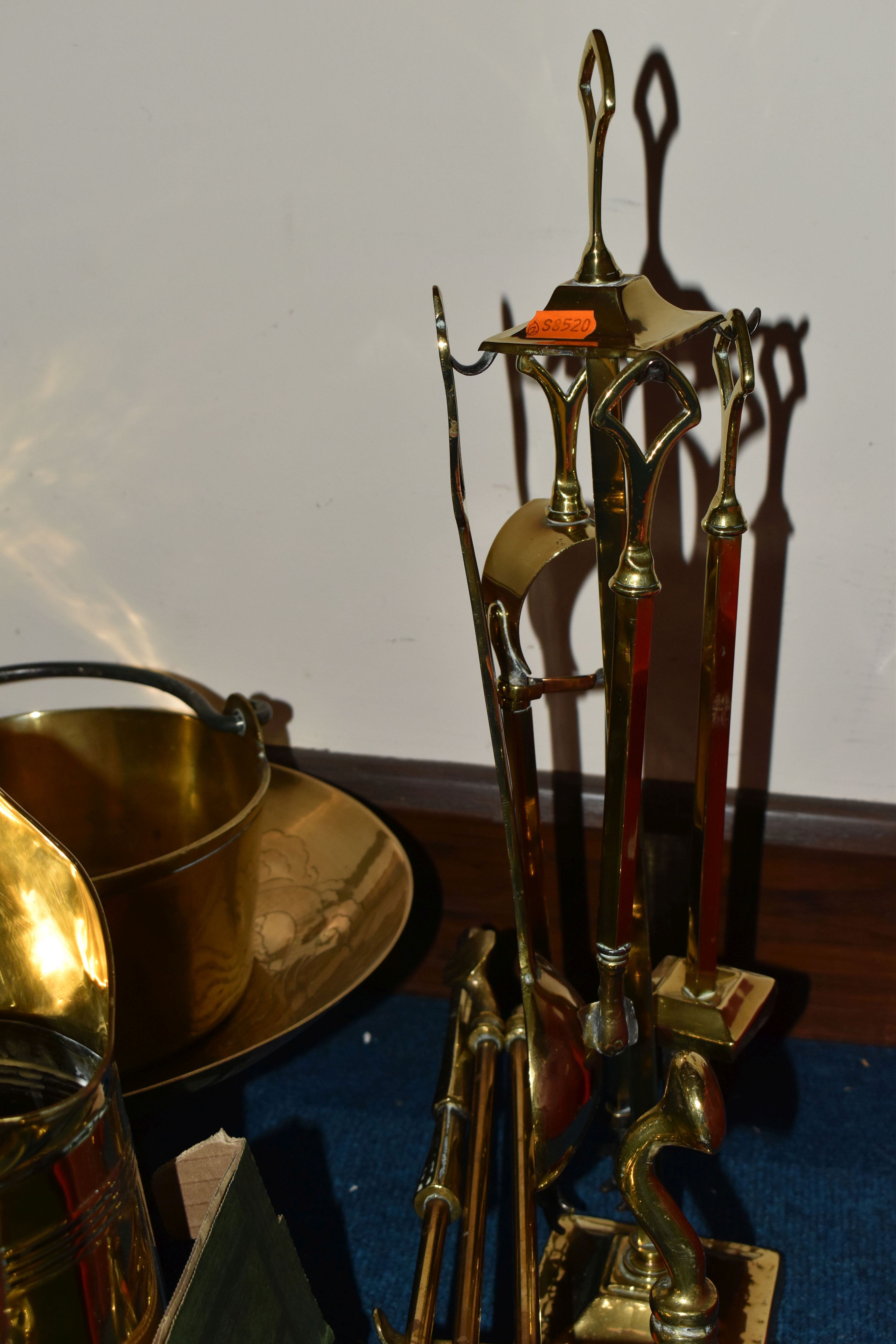 ONE BOX OF METAL WARE, to include a pair of carved mahogany bellows, three brass pans, a large - Image 2 of 7