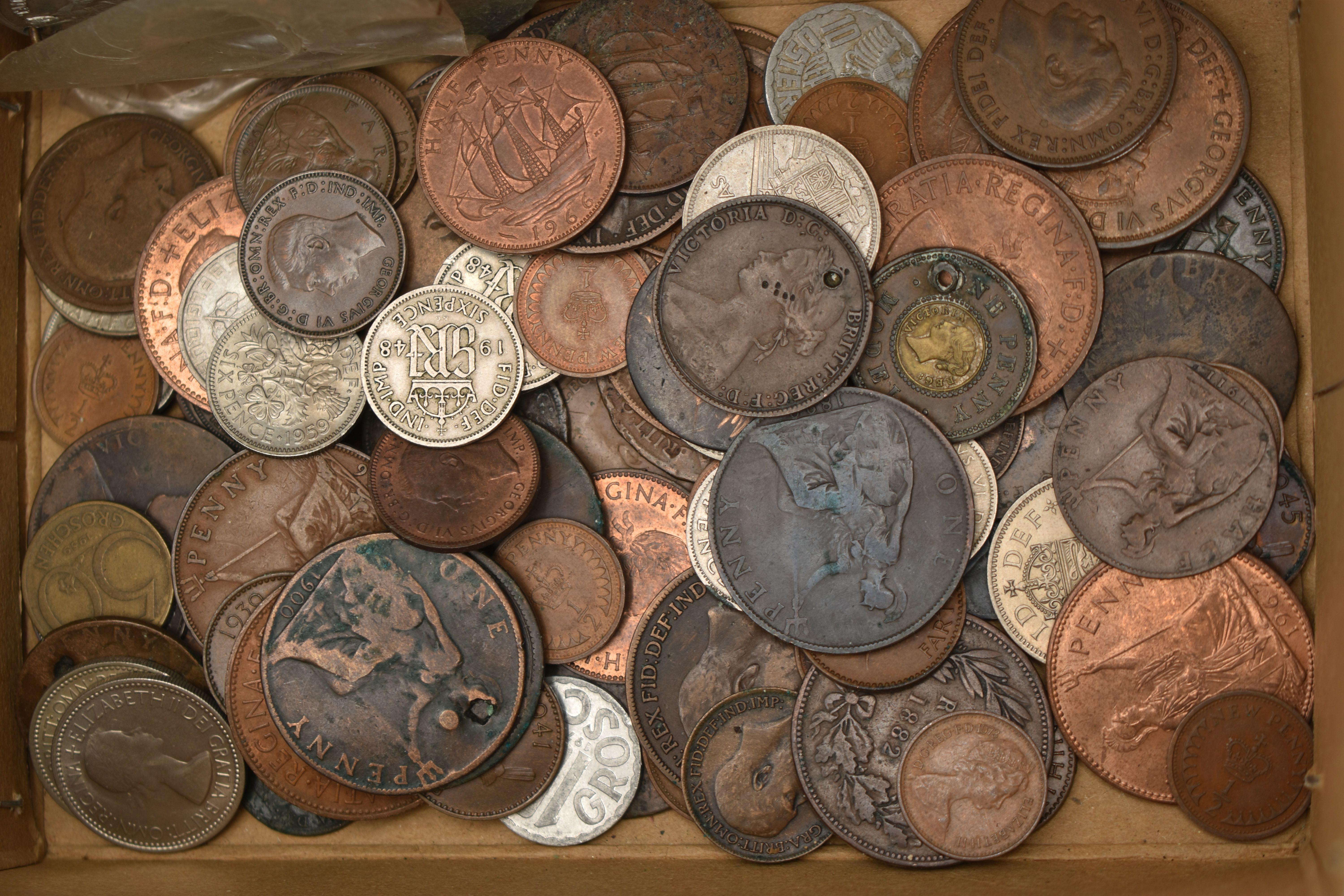 A SMALL CARDBOARD BOX OF MIXED COINS TO INCLUDE: Australia 1927 Florin, A Worn 1889 Crown,George - Image 3 of 4