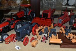 A COLLECTION OF UNBOXED AND ASSORTED MODERN DIECAST TRACTOR AND HEAVY PLANT MODELS, majority by