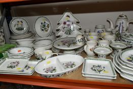 A LARGE QUANTITY OF PORTMEIRION POTTERY 'BOTANIC GARDEN' PATTERNED DINNER WARE, comprising five