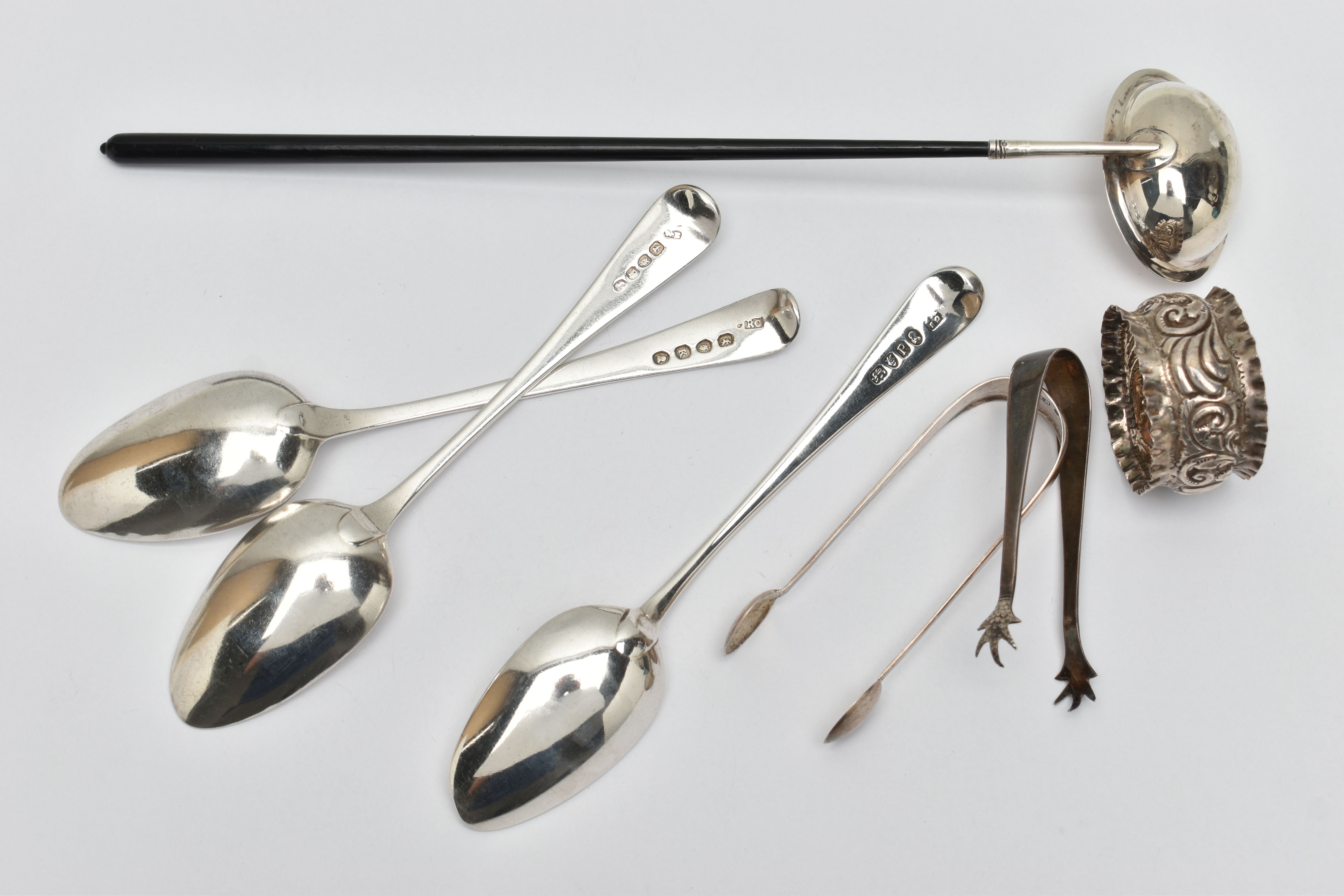 AN ASSORTMENT OF SILVER FLATWARE, to include a silver toddy ladle, hallmark rubbed London 1810, a - Image 4 of 5