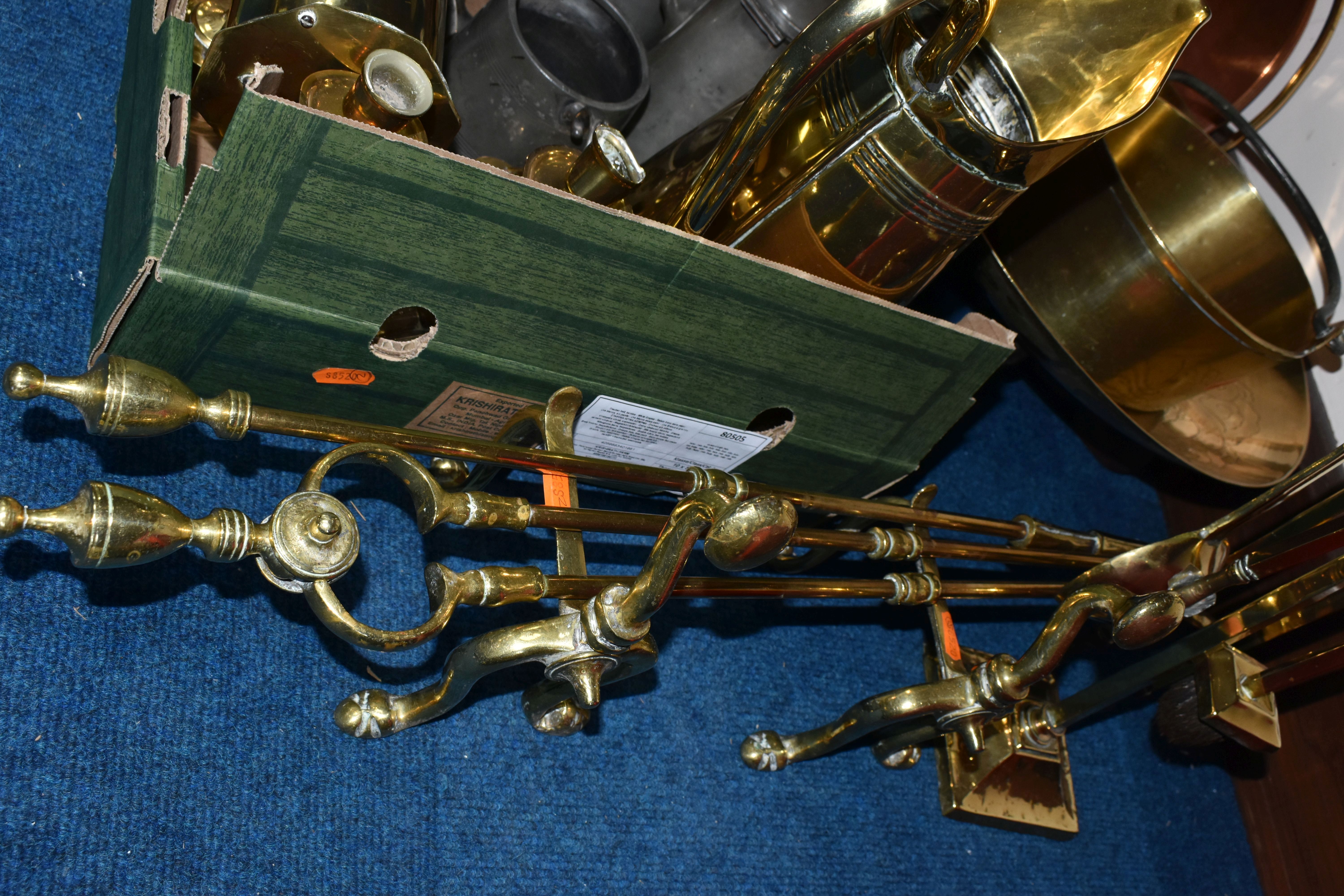 ONE BOX OF METAL WARE, to include a pair of carved mahogany bellows, three brass pans, a large - Image 3 of 7