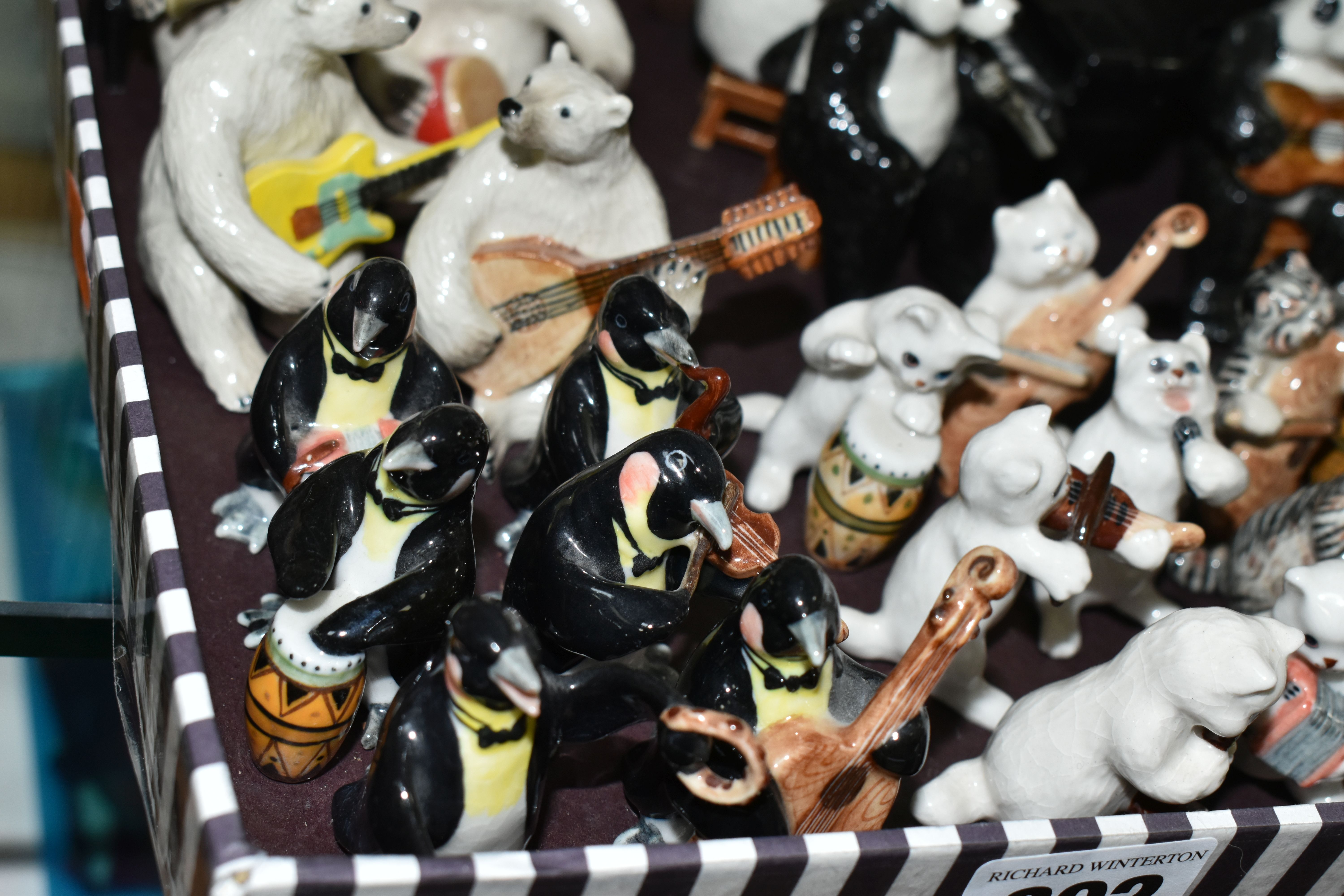 A TRAY OF MINIATURE CERAMIC ANIMAL MUSICIANS, comprising a six piece 'Penguin' band, ten piece ' - Image 9 of 12