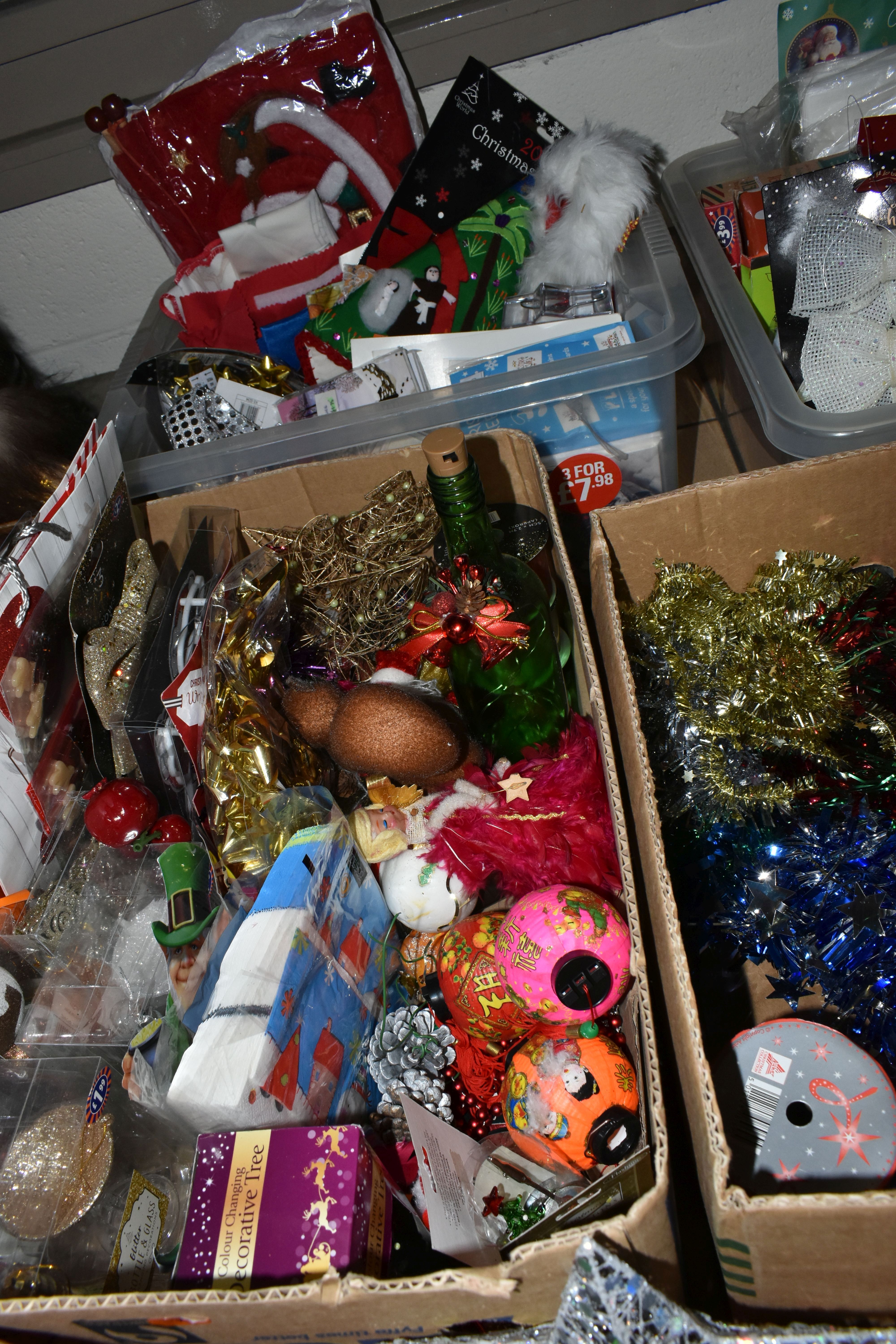 FIVE BOXES OF CHRISTMAS DECORATIONS, mainly modern/late twentieth century, some boxed or as new in - Image 7 of 7