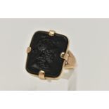 A YELLOW METAL INTAGLIO RING, rectangular onyx intaglio depicting a soldier in profile, four claw