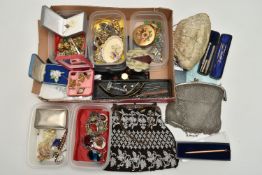 A BOX OF MAINLY COSTUME JEWELLERY, to include a nugget bar brooch, approximate weight 1.9 grams, a