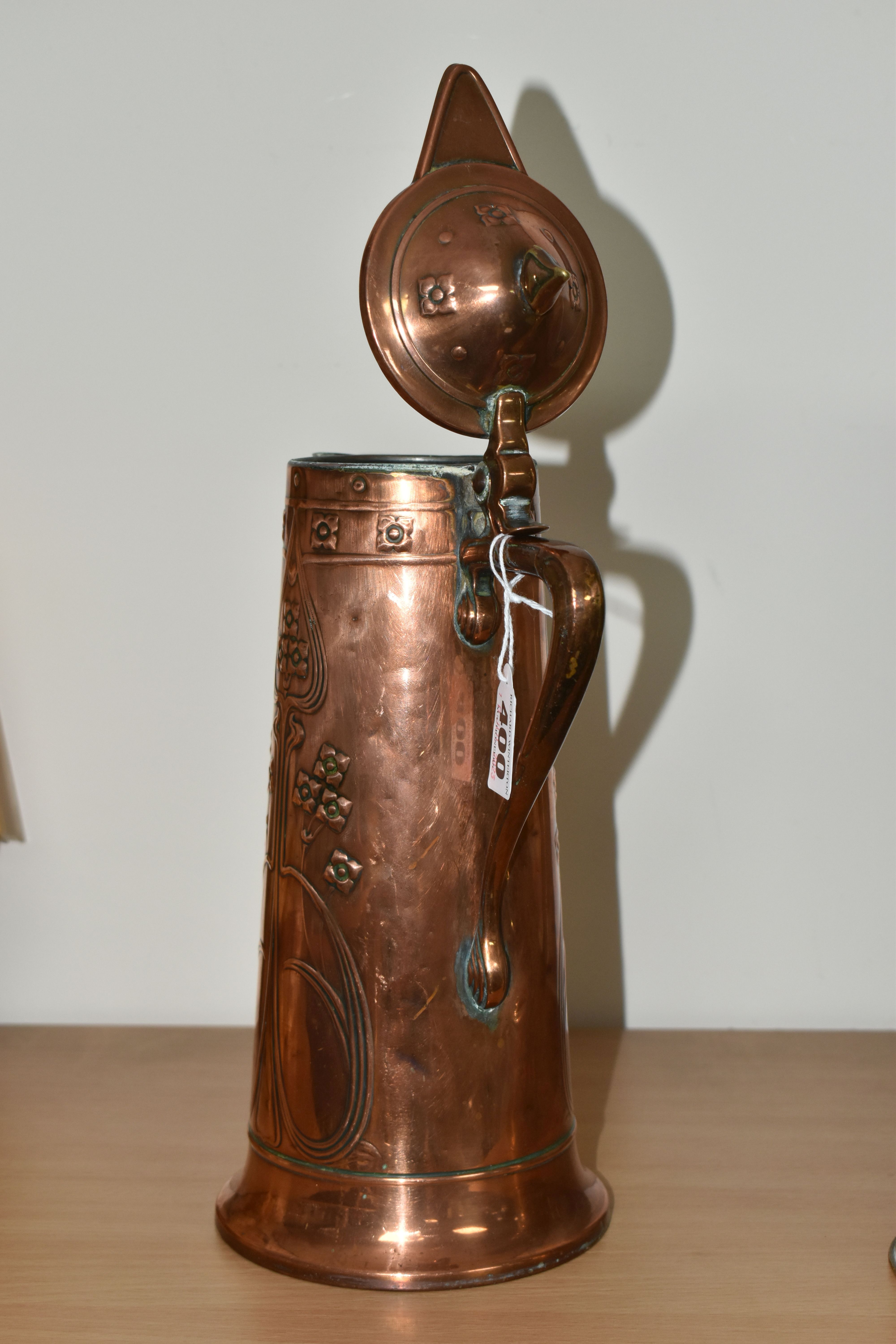 AN ART NOUVEAU COPPER JUG BY JOSEPH SANKEY & SONS, of covered tapering form, with stylised Art - Image 4 of 5