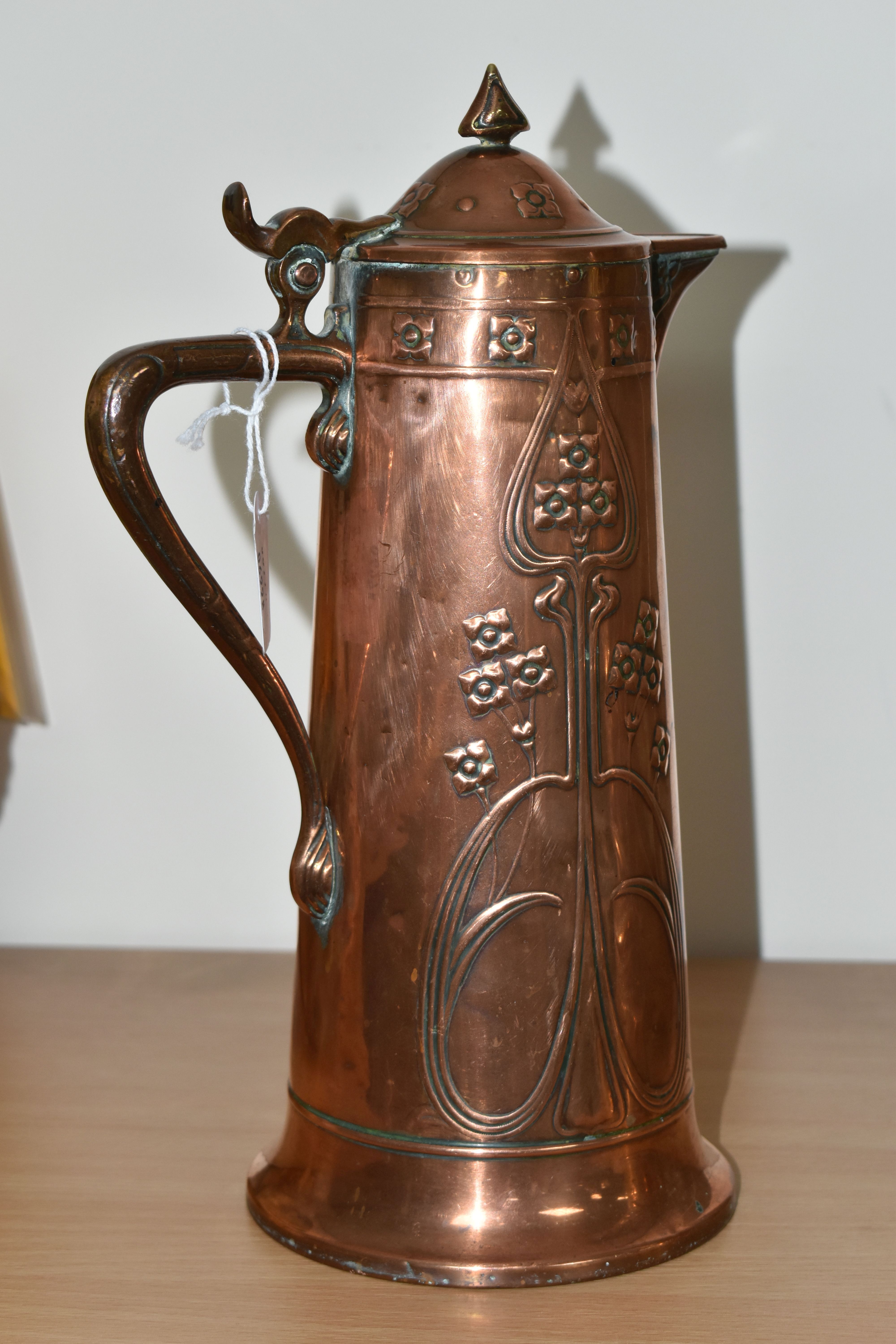 AN ART NOUVEAU COPPER JUG BY JOSEPH SANKEY & SONS, of covered tapering form, with stylised Art - Image 3 of 5