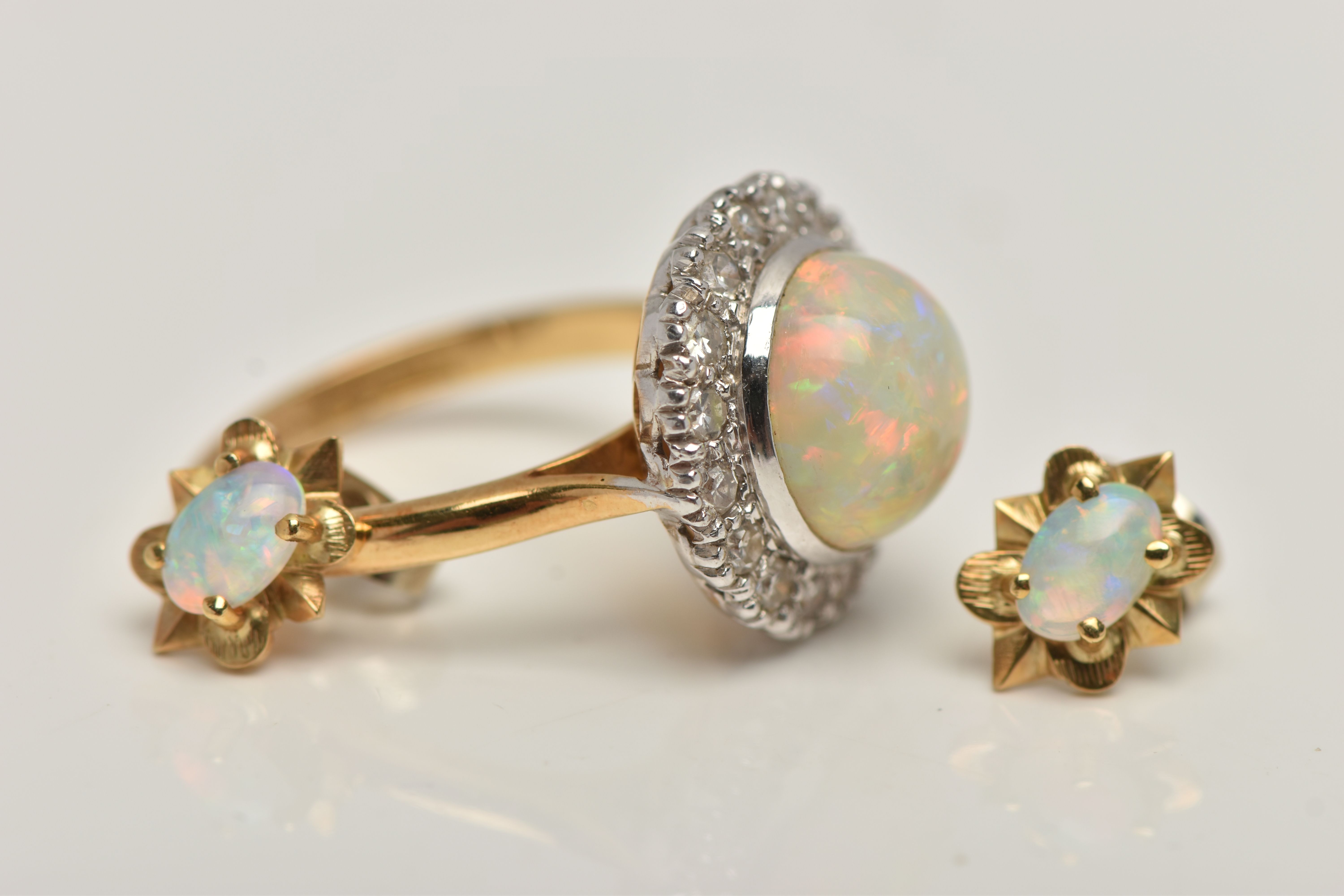 AN 18CT GOLD OPAL AND DIAMOND RING AND A PAIR OF OPAL EARRINGS, the ring of a circular form, set - Image 4 of 5