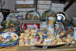 A BOX AND LOOSE FOREVER FRIENDS, COUNTRY COMPANIONS AND WINNIE THE POOH COLLECTORS PLATES AND